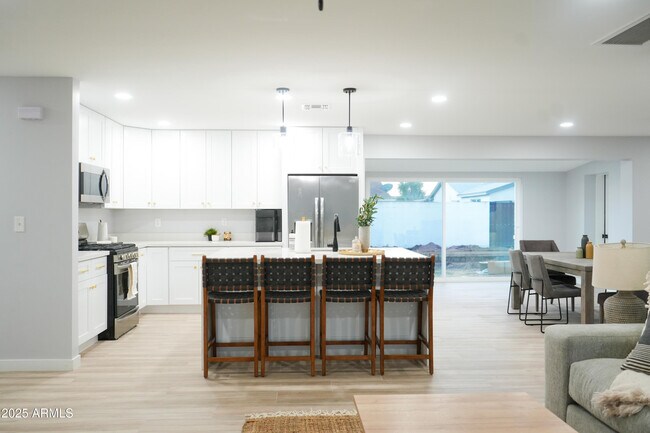 Foto del edificio - 6813 E Belleview St