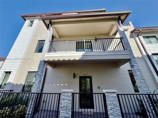 Foto del edificio - 4803 NW 83rd Ct