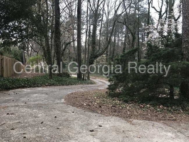 Foto del edificio - 2604 N Druid Hills Rd NE