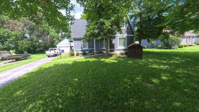 Building Photo - 504 Willow Ln