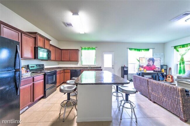 Foto del edificio - 3 br, 2.5 bath House - 11017 Panther Ct