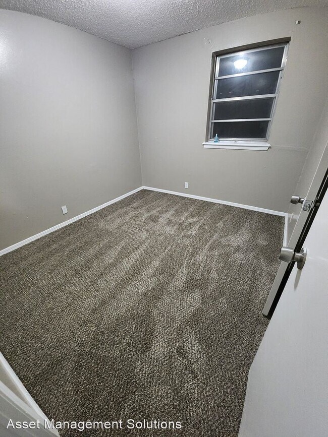 Building Photo - 5 br, 1.5 bath House - 4100 SE 45th Terr.