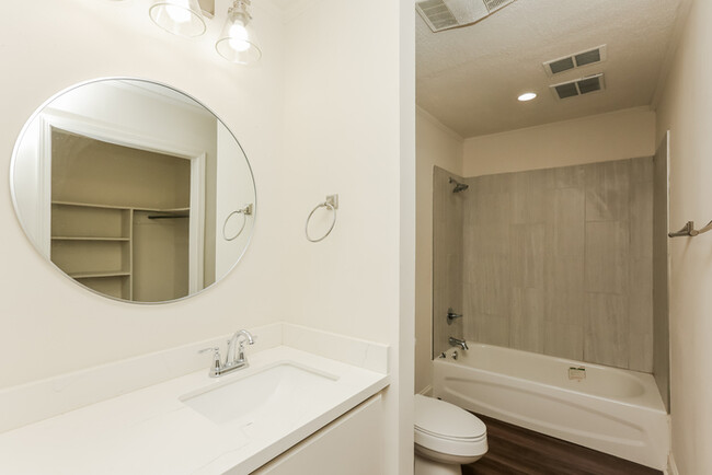 Building Photo - 1606 Edgewood Pl