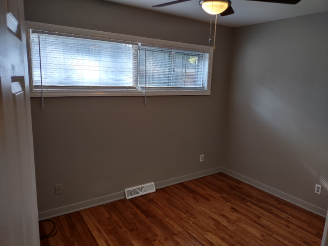 Building Photo - 510 Camrose Dr