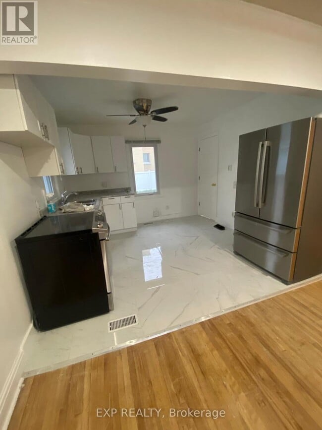 Building Photo - 304 Frontenac St