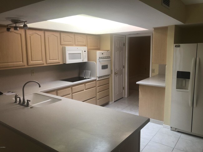 Foto del edificio - 17626 N Foothills Dr