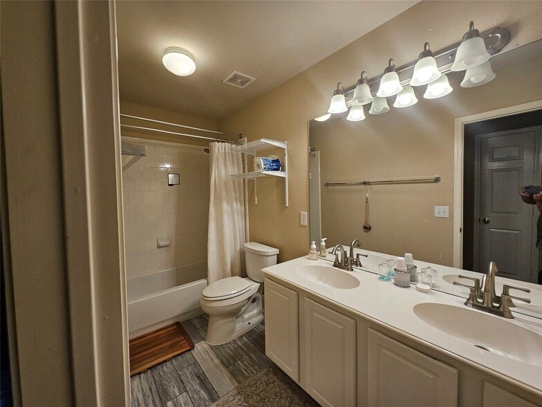 Foto del edificio - 2813 Gulf Breeze Ct