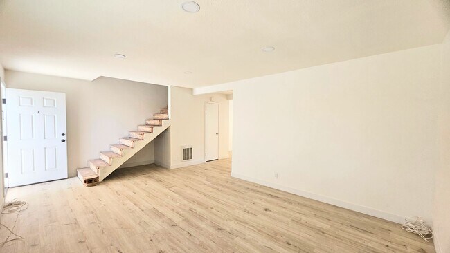 Foto del edificio - Gorgeous Remodeled 3bed 3bath 2 car garage...