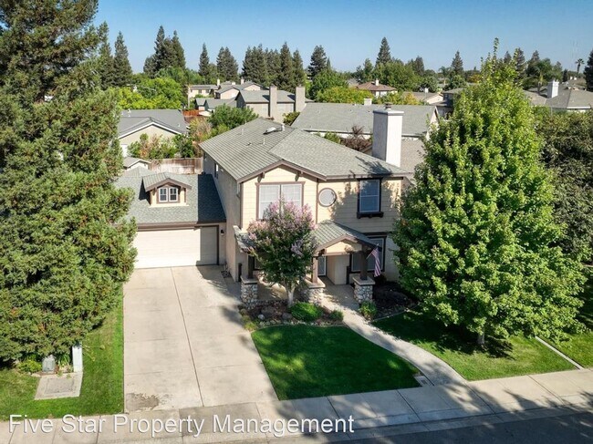 Building Photo - 3 br, 2.5 bath House - 4104 Rose Parade