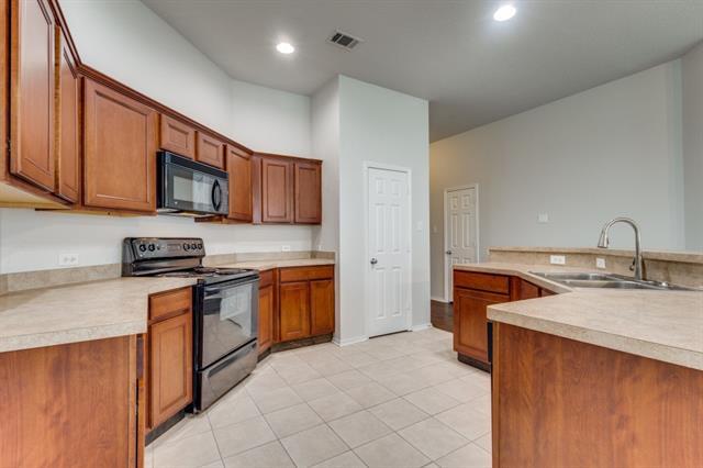 Foto del edificio - 3820 Denridge Ln