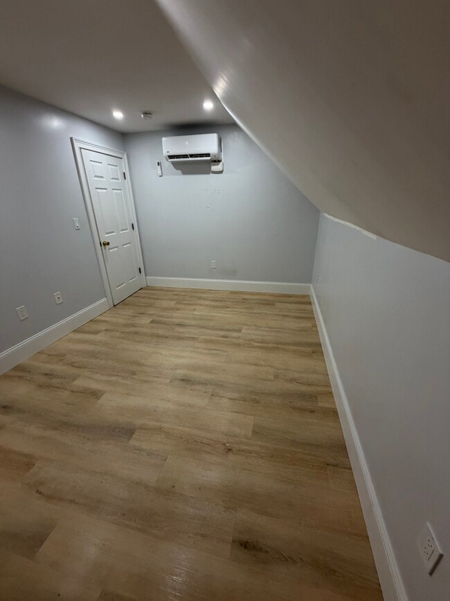 Foto del edificio - 12 Chestnut Ave