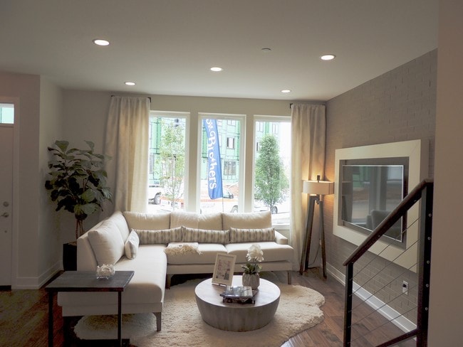 Model Home Family Room - 415 Lakeview Ct