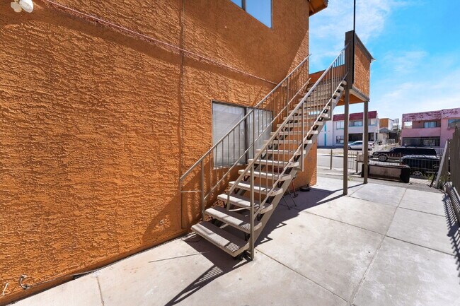 Foto del edificio - Practical 3-bedroom, 2-bath apartment