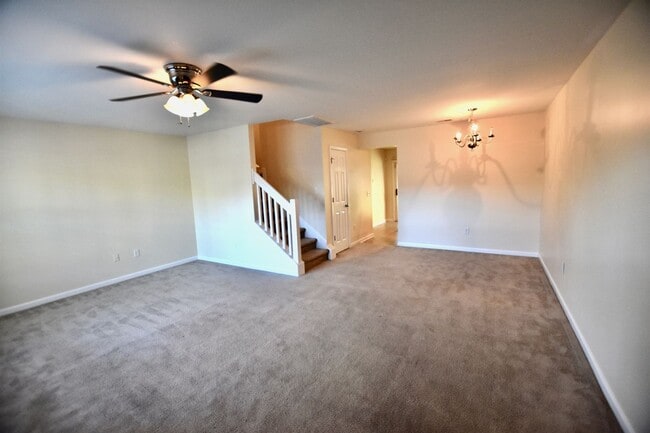 Building Photo - 3 bedroom 2.5 bath townhome