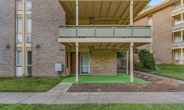 Building Photo - 7135 Donnell Pl