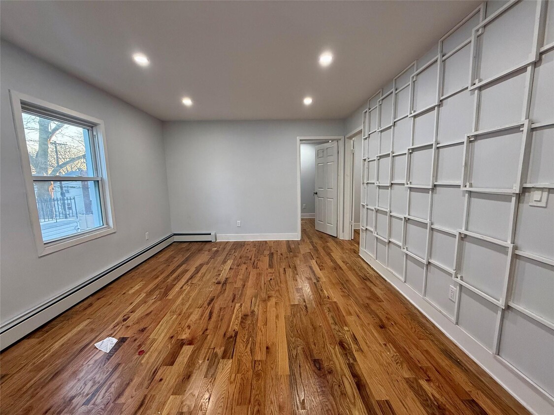 Primary Photo - 105-63-105134 134th St