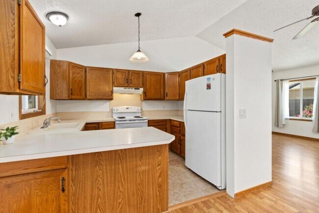 Building Photo - 4243 Pin Oak Dr