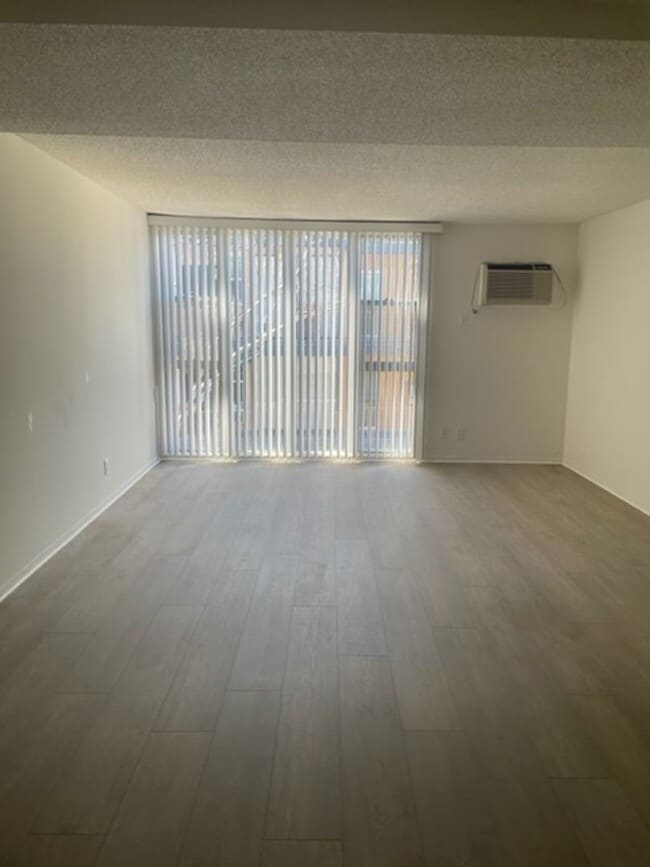 Interior Photo - Kabir Apts (Montrose)