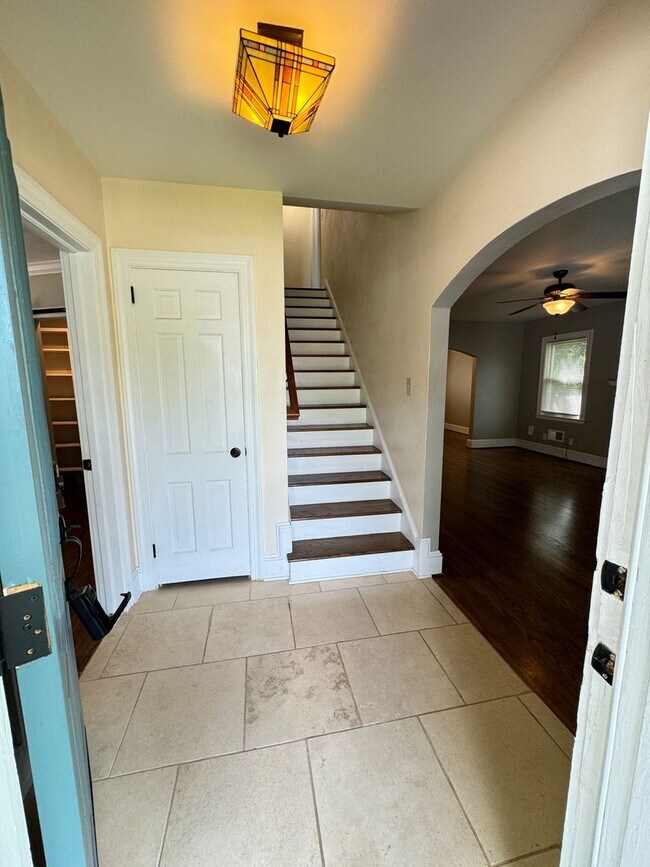 Foto del edificio - Beautifully Remodeled 4-Bedroom Home with ...
