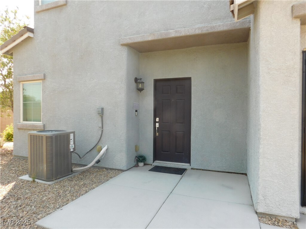 Foto principal - 2715 Amazing Meadows Ave
