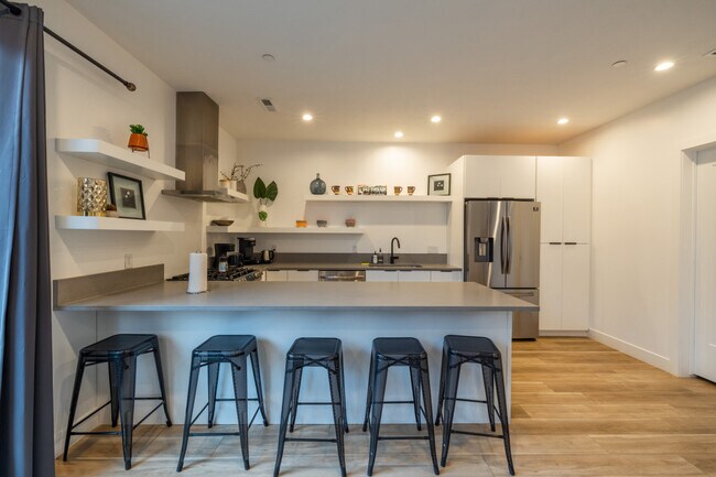 Building Photo - 2595 S 700 E