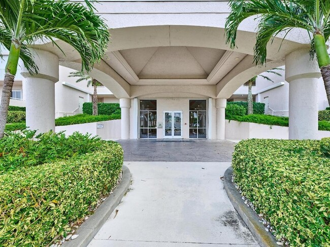 Building Photo - 5051 N Hwy A1A