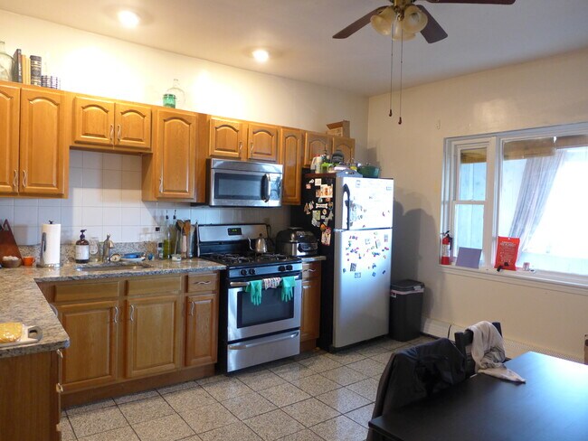 Foto del edificio - 830 Parker St