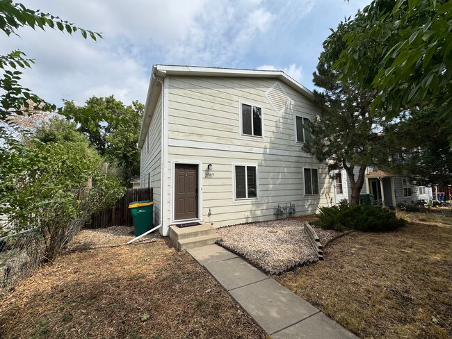 Building Photo - Spacious low maintenance Ruby Hill home