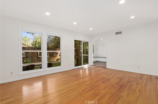 Foto del edificio - 5634 Ponce Ave