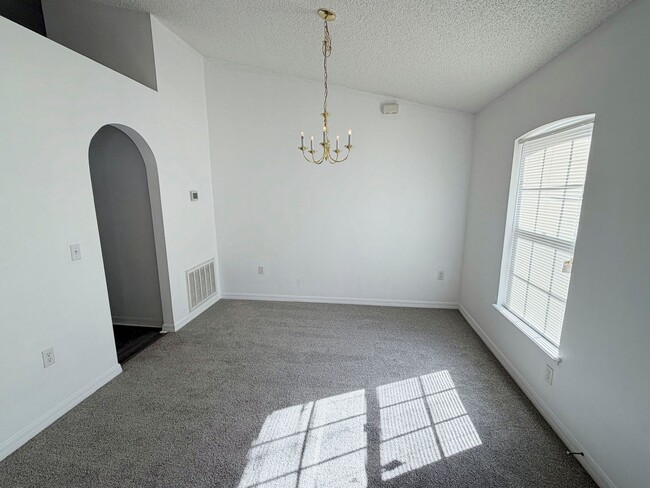 Building Photo - MOVE IN SPECIAL: REMAINDER OF FEBRUARY RENT FREE!