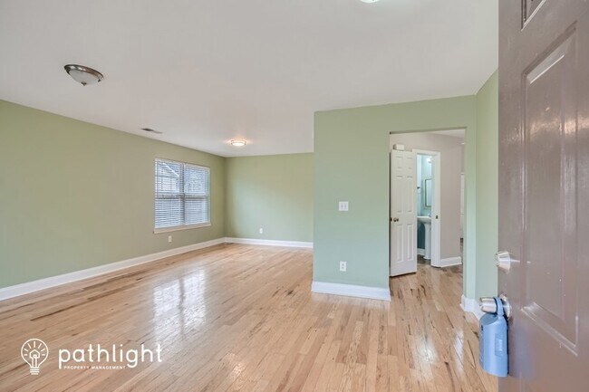 Foto del edificio - 4334 Peach Terrace Northwest
