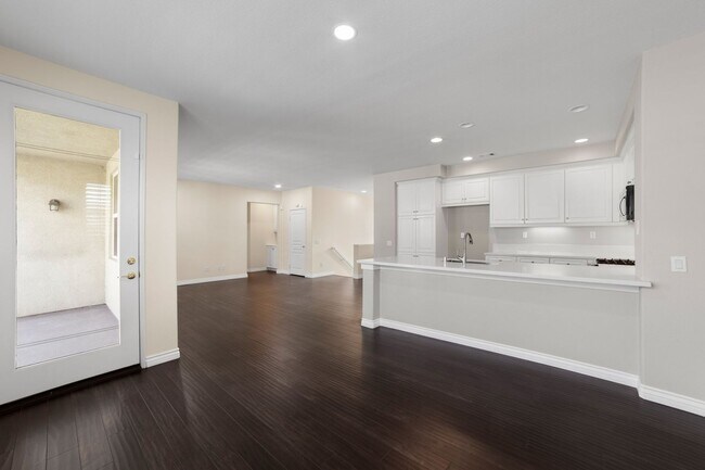Foto del edificio - Charming 2BR Townhome in Rancho Cucamonga ...