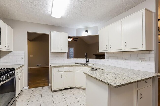 Foto del edificio - 2010 Golden Ridge Cir