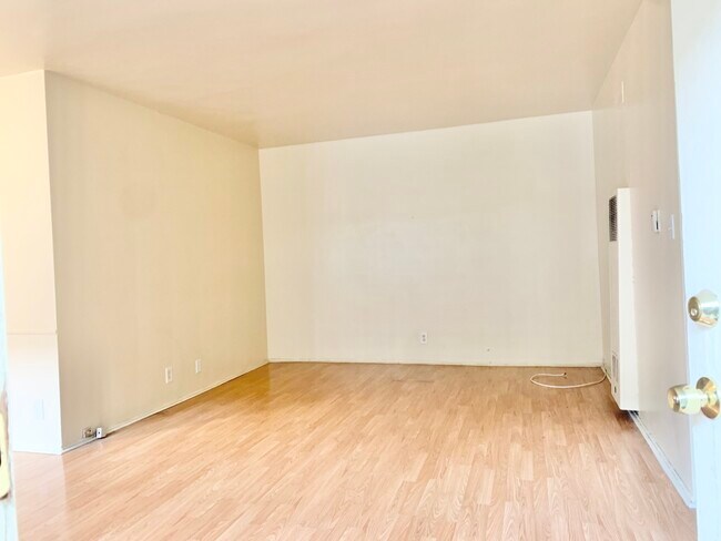 Building Photo - 5757 Willowcrest Ave