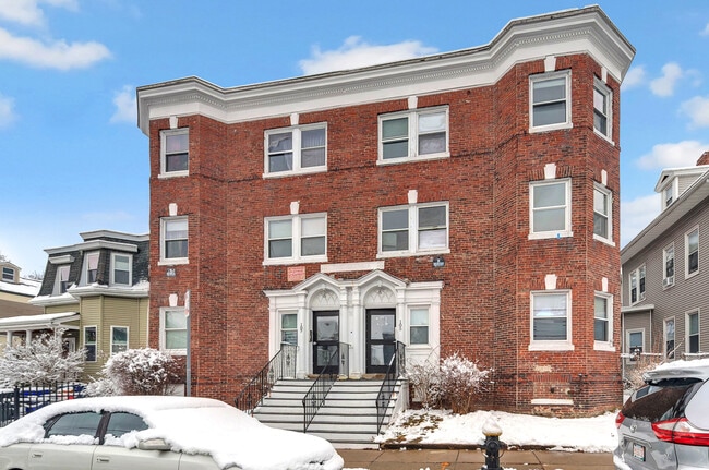 Building Photo - 105 School St