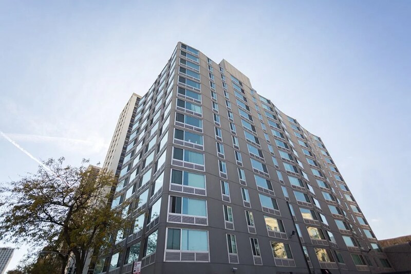 Primary Photo - 4600 N Clarendon Ave