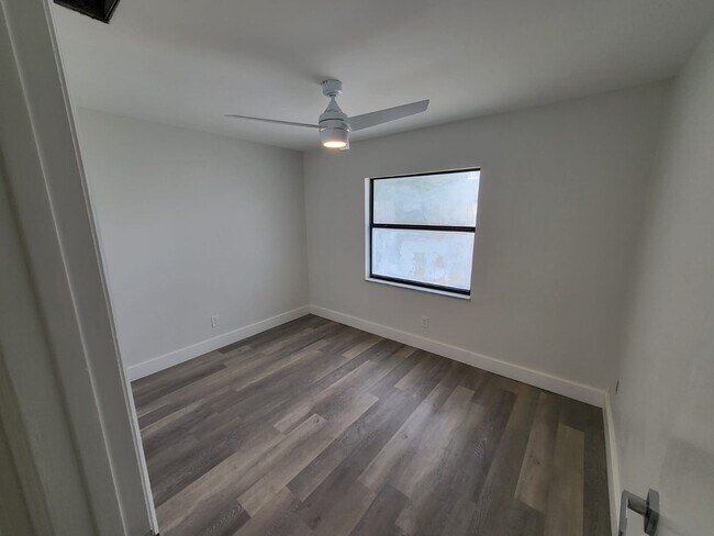Building Photo - 305 Wilda Ave