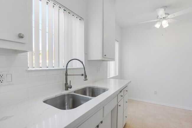 Foto del edificio - 323 E Chestnut St