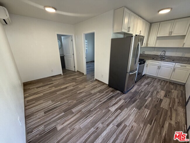 Foto del edificio - 5335 Rhea Ave