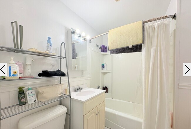 Building Photo - 322 St Paul St