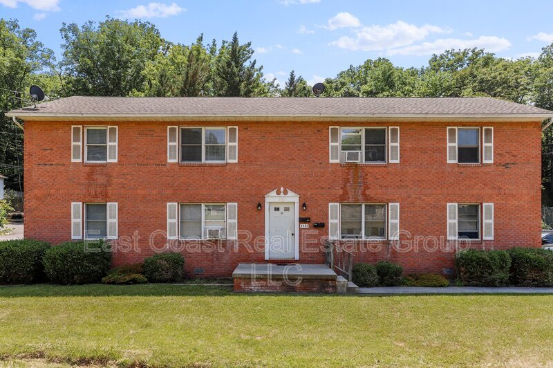 Primary Photo - 131 Biser St