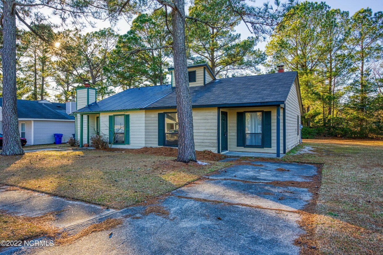 119 Village Cir, Jacksonville, NC 28546 Townhouse for Rent in