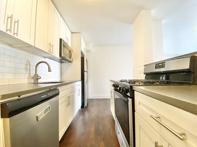 Building Photo - 410 St Nicholas Ave