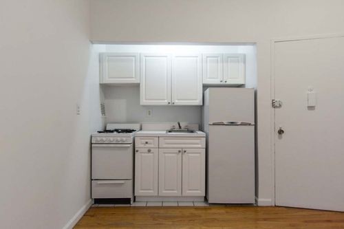 Building Photo - 333 E 93rd St