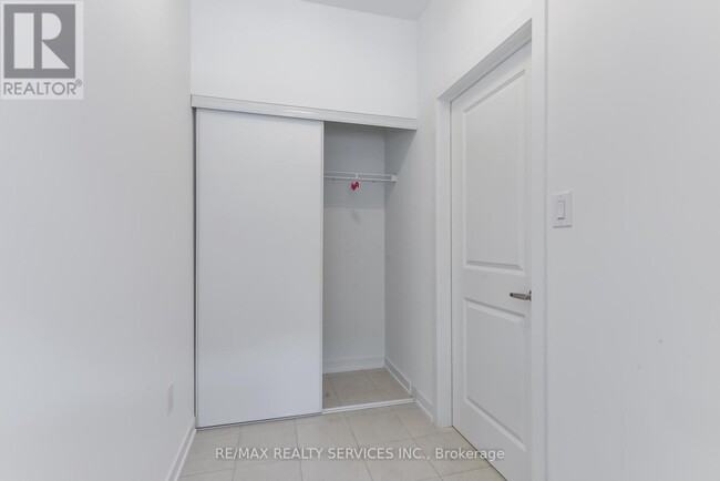 Building Photo - 5 Lachine St