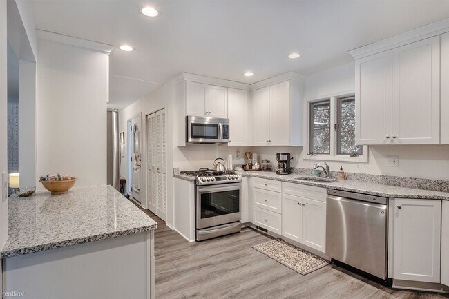 Foto del edificio - 3 br, 2.5 bath House - 2531 Esch Ave