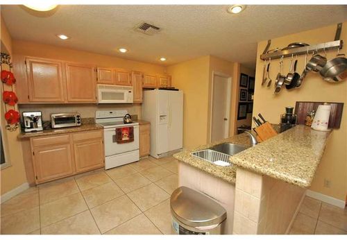 Building Photo - 9253 Arborwood Cir