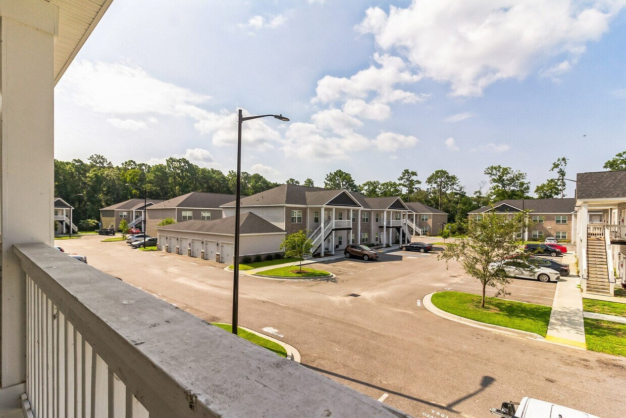 Hickory Grove Rentals in Savannah at 11907 Apache Ave Savannah, GA