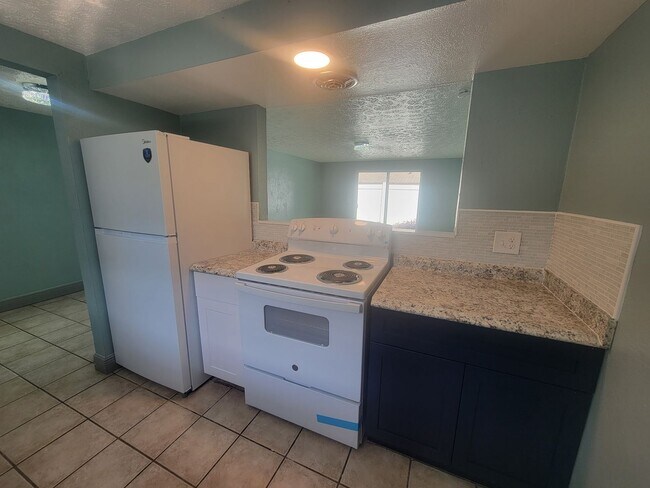 Foto del edificio - Spacious 1 Bedroom/1 Bathroom Apartment - ...
