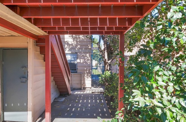 Foto del edificio - 424 W 9th St